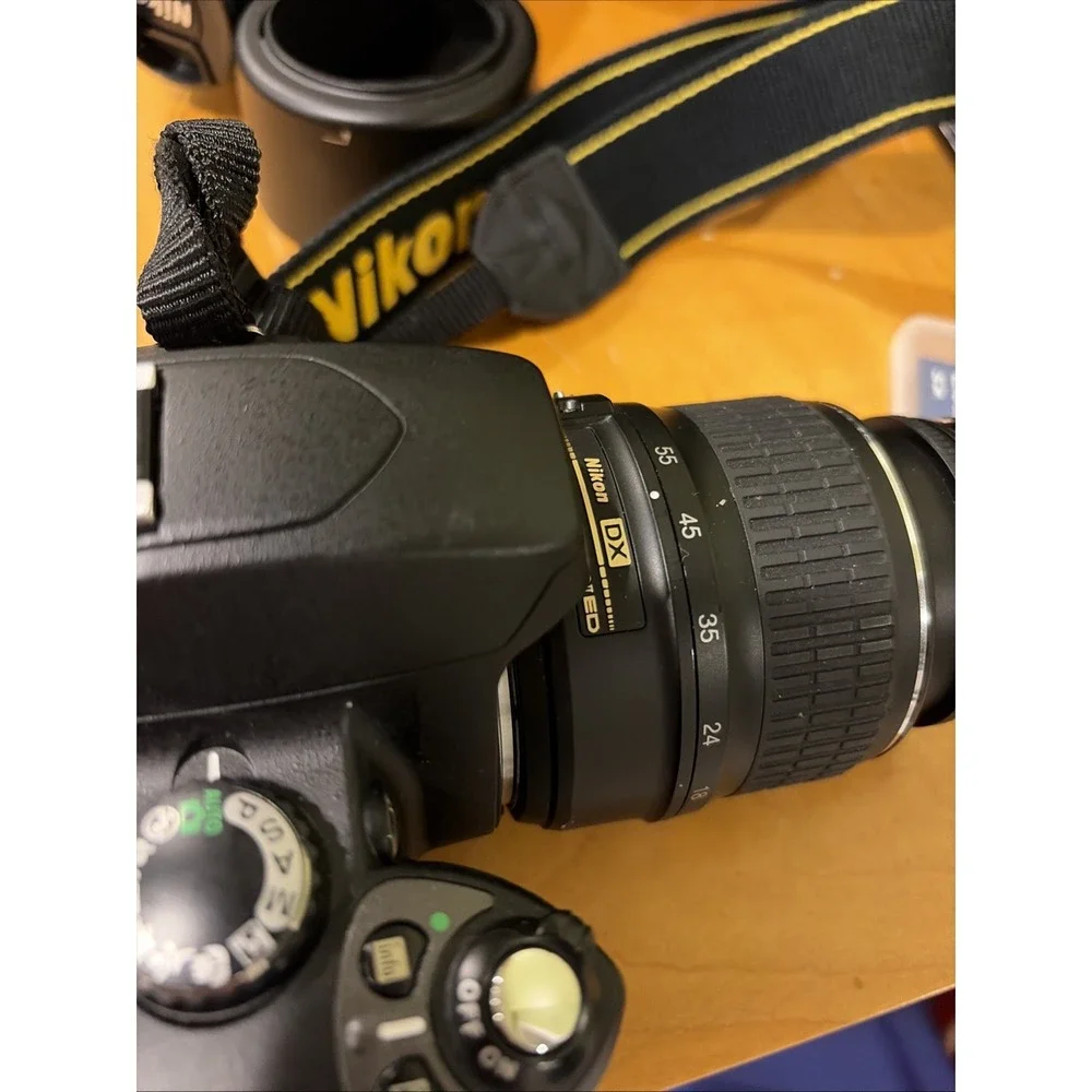 Nikon DX D40 10.2MP Digital SLR Camera Kit 18-55mm & 55-200mm Lenses Black Case